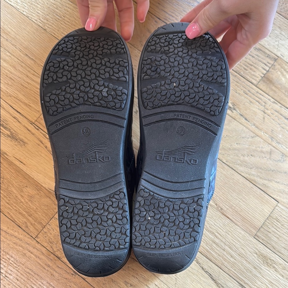 Dansko XP 2.0 Blue Patterned Clogs - Picture 2 of 4